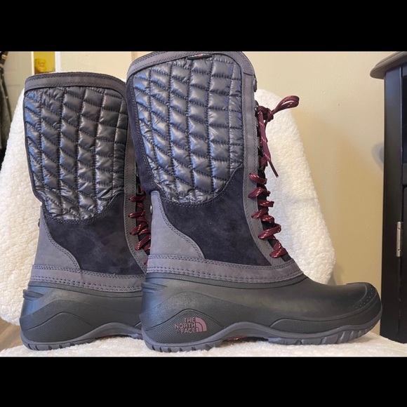 The North Face winter boots - Picture 2 of 6